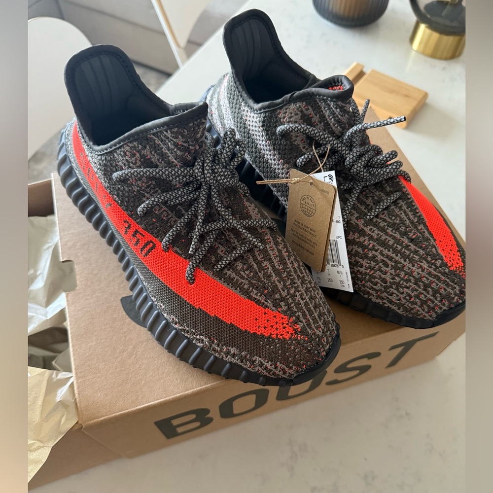 Yeezy 350 Boost carbel/Stegry/Solred - Black, Grey & orange